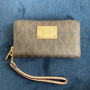 NEW Michael Kors logo wristlet / wallet / clutch